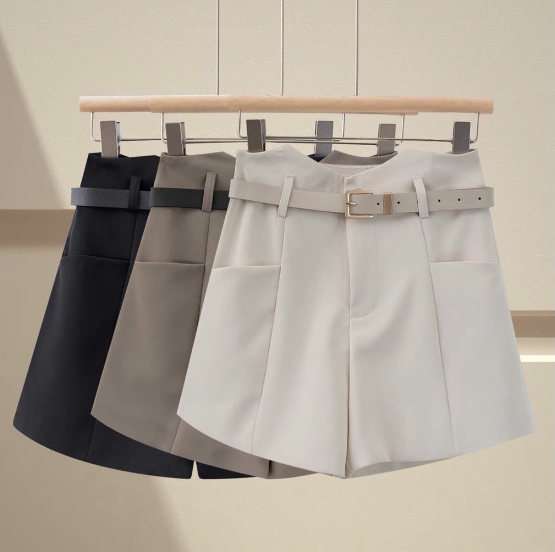 Quần short lưng cao kèm đai