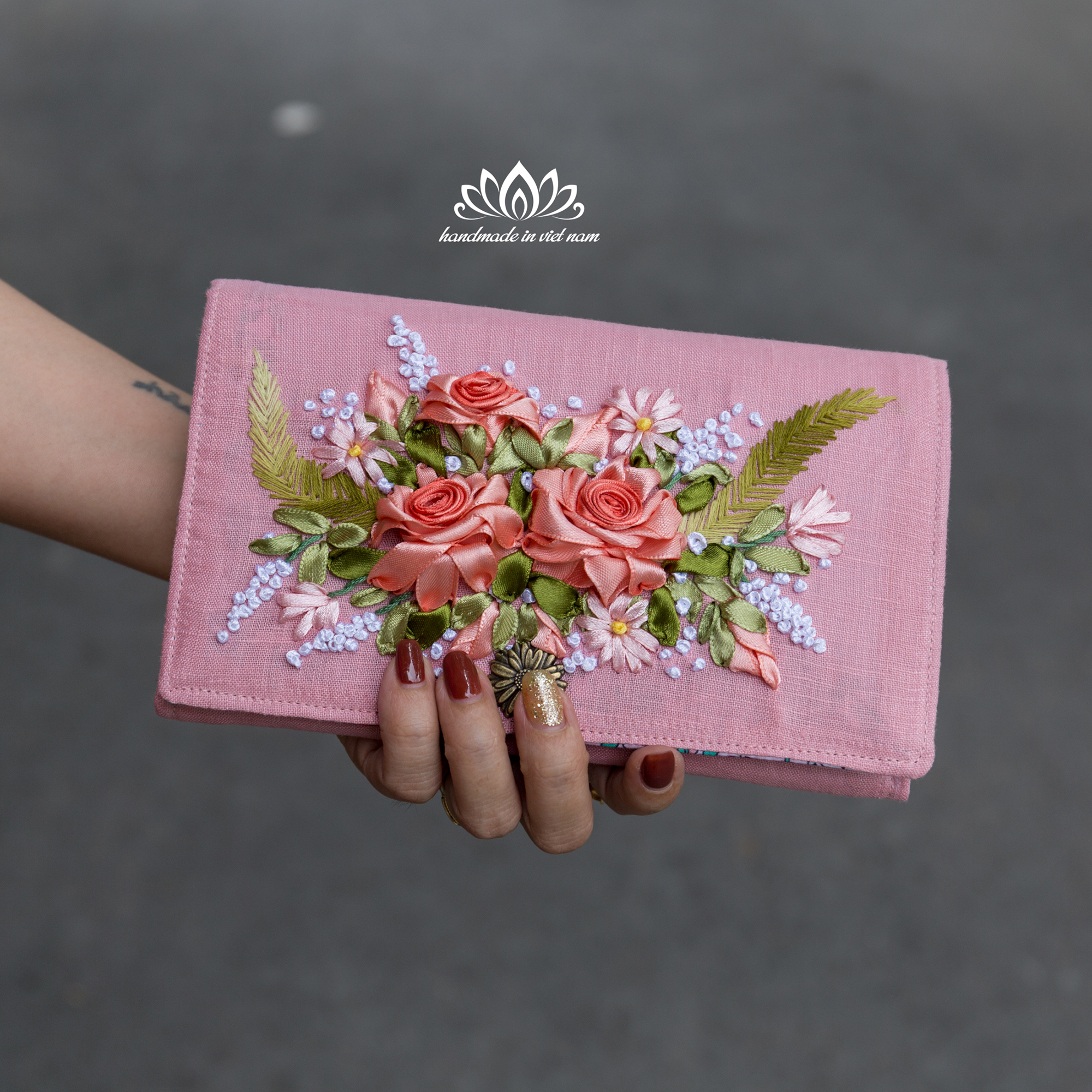 Ví vải canvas thêu hoa ruy băng nổi bật
