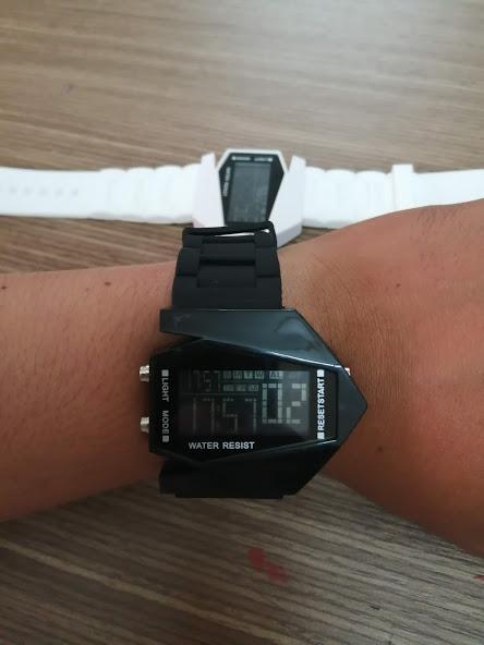 Đồng hồ led phi thuyền