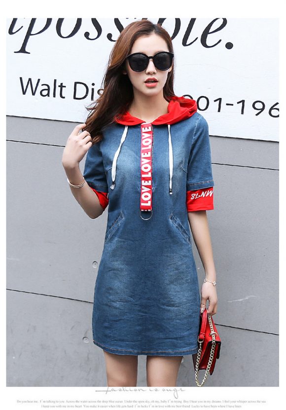 Đầm jean phối nón đỏ in chữ d766766