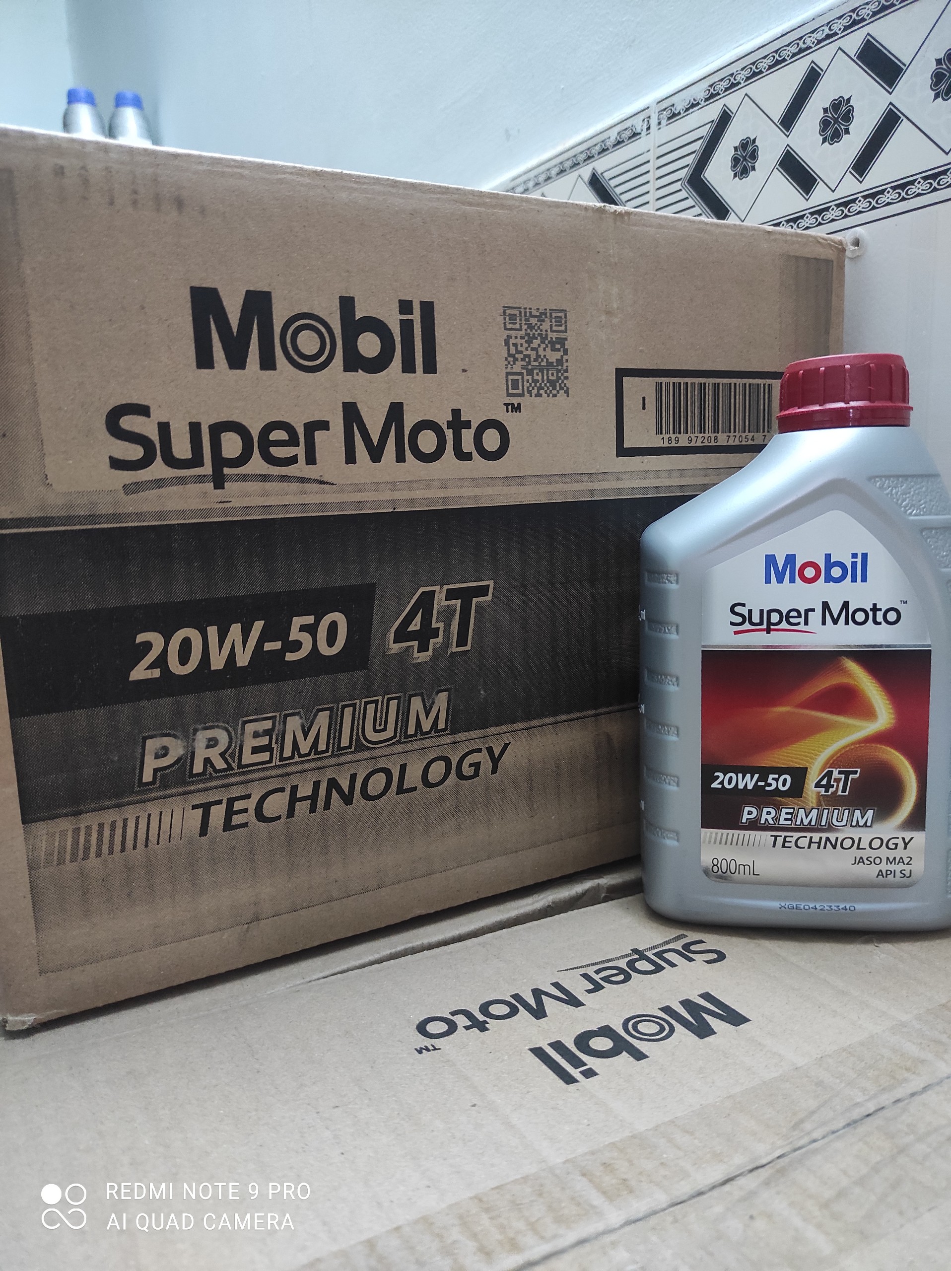 Thùng 12 chai Nhớt Xe Số Mobil Super Moto 20W50 0,8L- Nhập Khẩu (TÙY VÀO LÔ NHẬP CÓ THỂ NẮP ĐỎ HOẶC NẮP ĐEN)), Giá 1,356,000 Đồng*Miễn phí vận chuyển