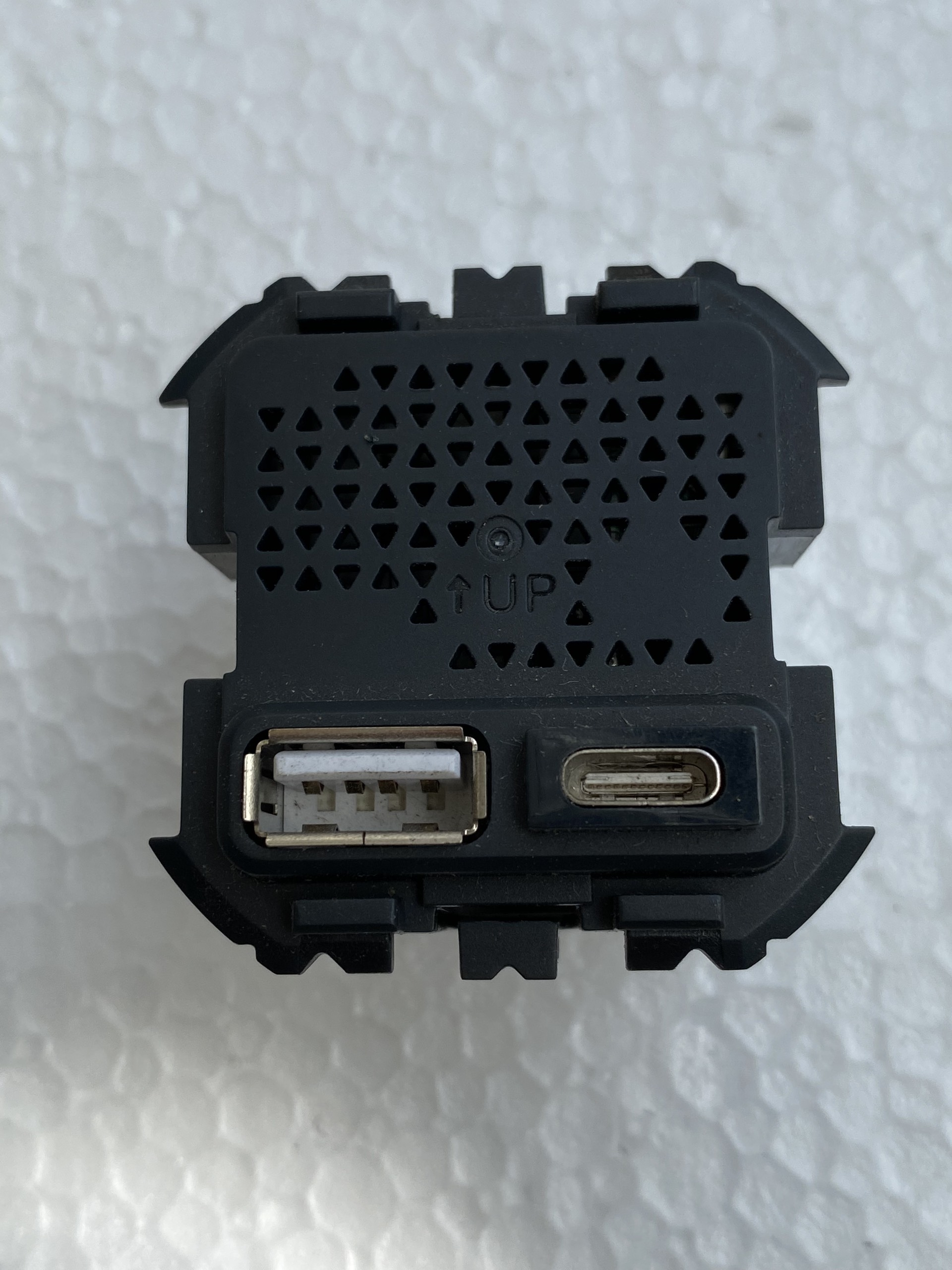 Ổ sạc usb schneider