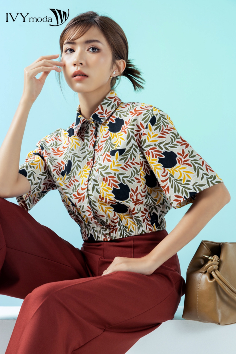 Áo sơ mi croptop bo chun eo ivy moda ms 16m7718