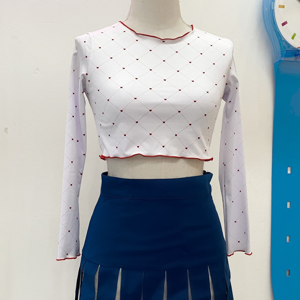Usthebasic - Áo Croptop tay dài Heart Lettuce-edge