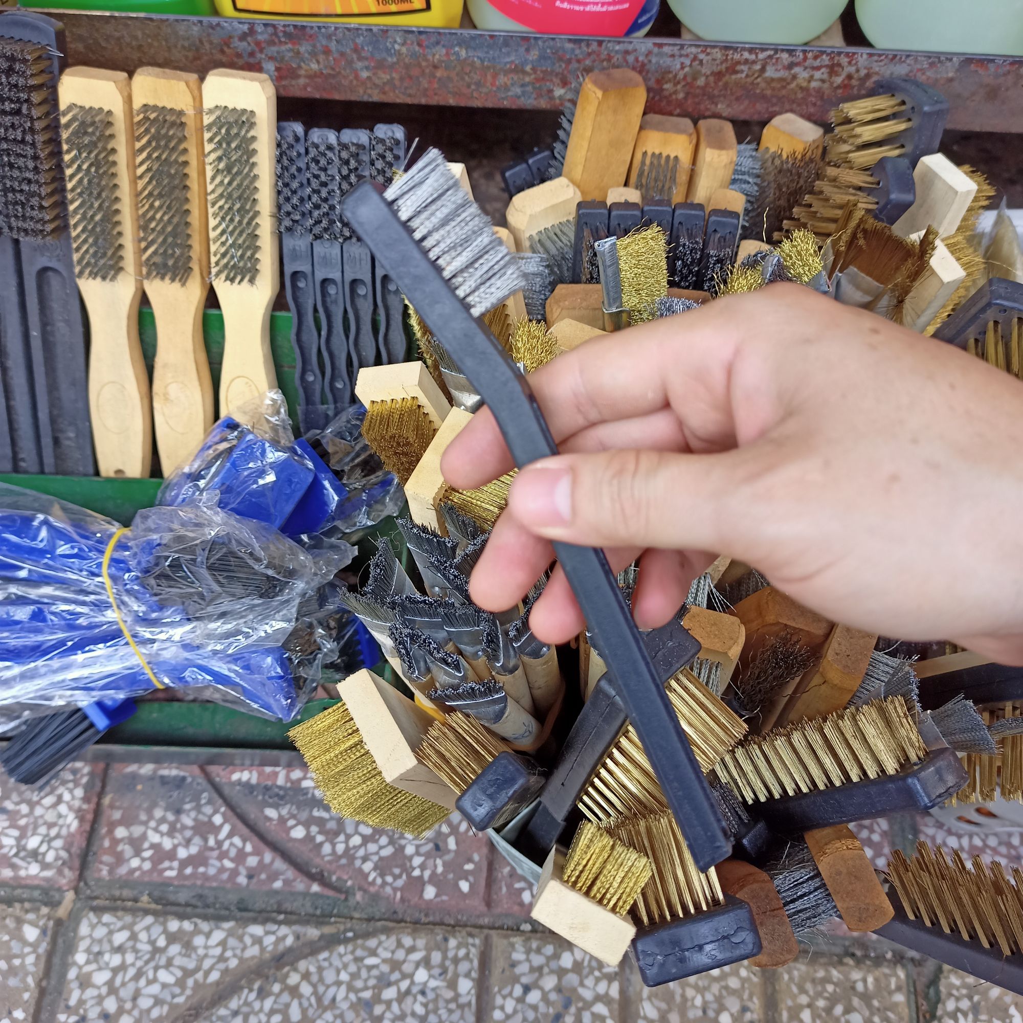 Bàn chải thép