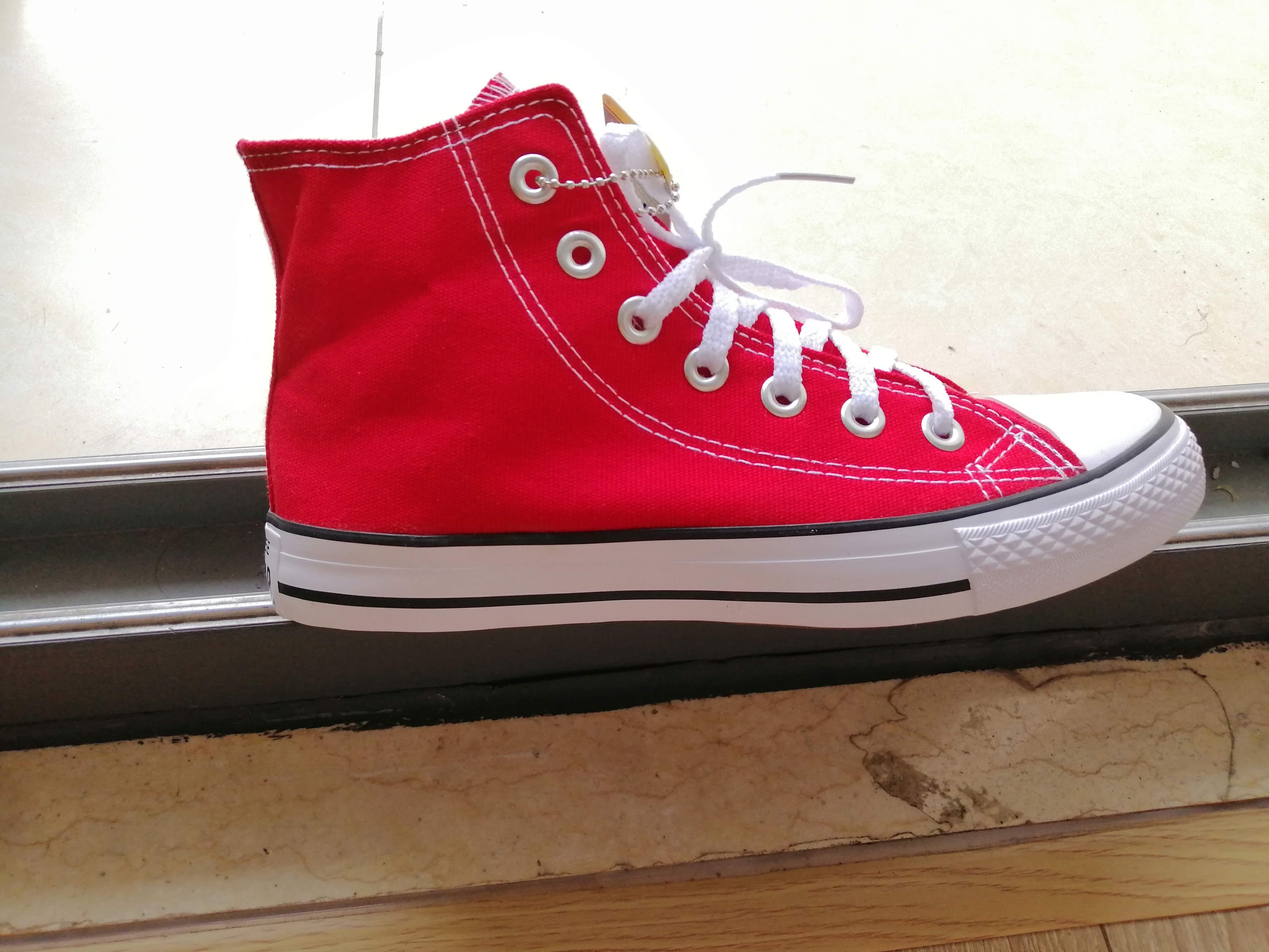 Converse Classic màu đỏ cổ cao