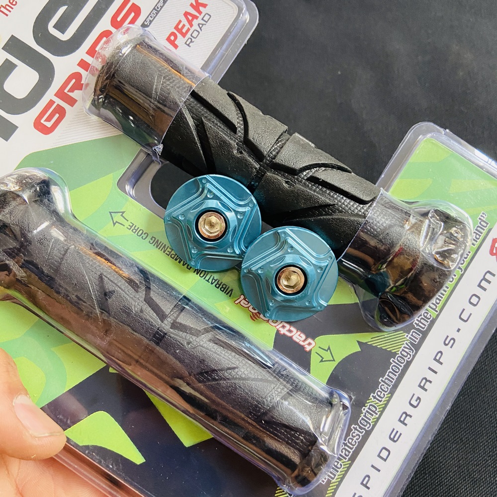 NEW HOT COMBO BAO TAY SPIDERS + GÙ NHÔM CNC MÀU TITAN GR5, BAO TAY MÀU NGẪU NHIÊN