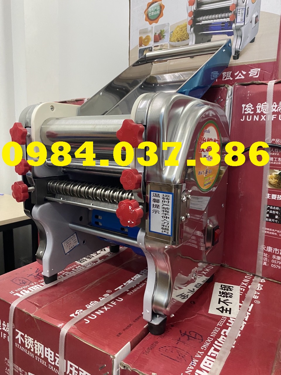 Máy cán bột chạy bằng điện làm bánh canh , bún tươi, mỳ tươi