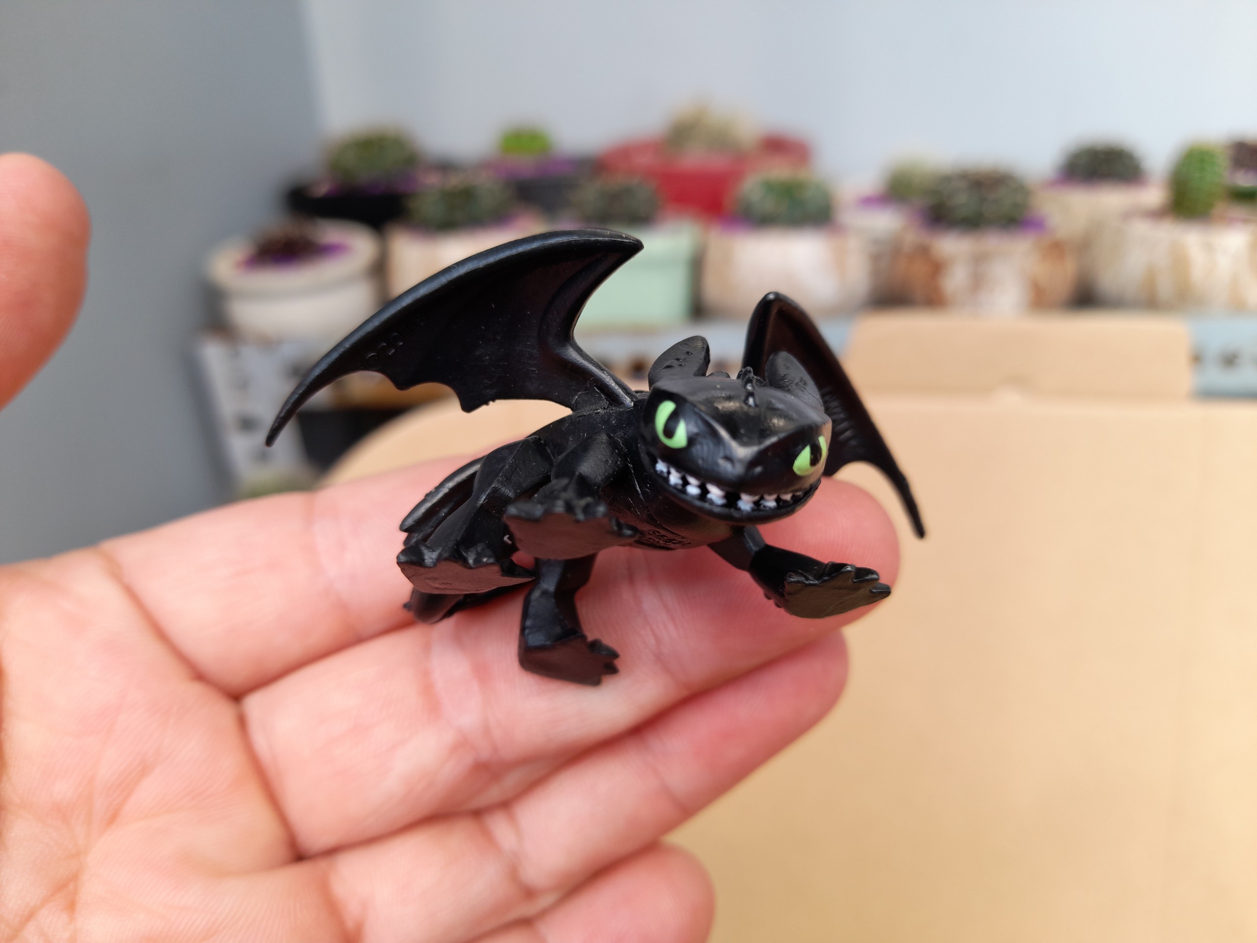 Đồ chơi mô hình rồng Mini màu đen Răng Sún trong phim Bí Kíp Luyện Rồng