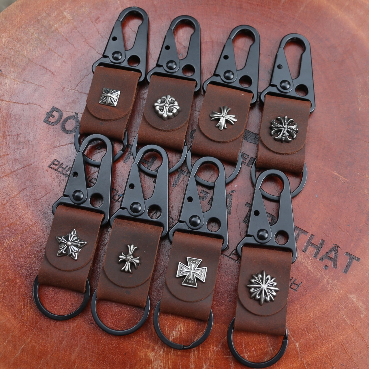 Móc Khóa Da Càng Cua Rivet nhiều hình Handmade