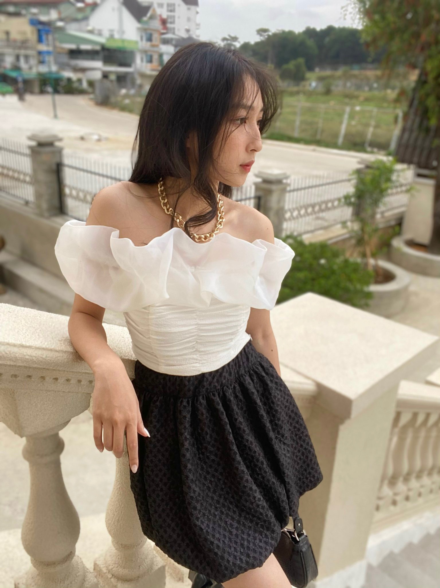 OLALASTUDIO Áo croptop trễ vai bèo nhúng organza và xốp Betty Top