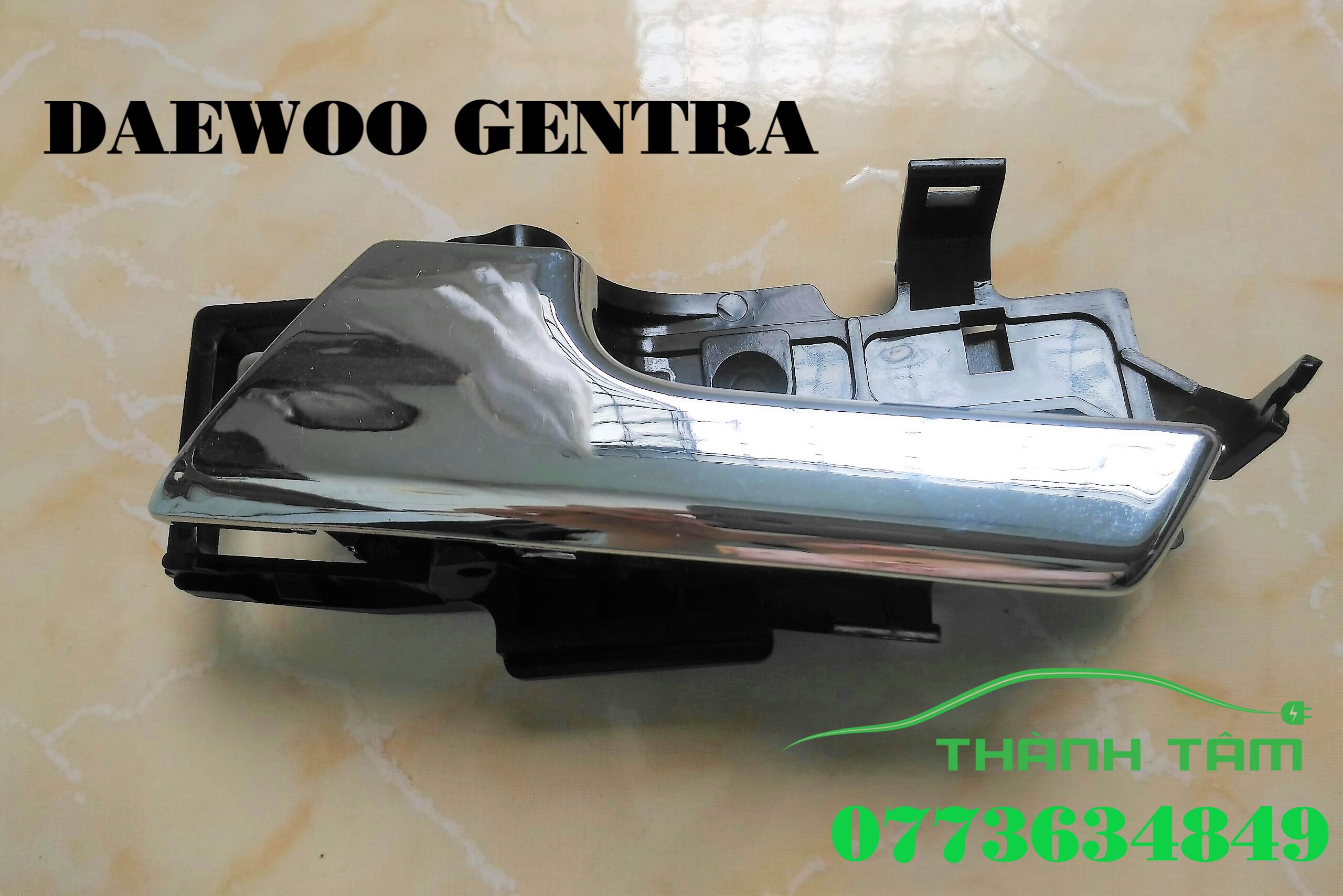 Tay mở cửa trong daewoo gentra/tay nắm cửa trong daewoo gentra