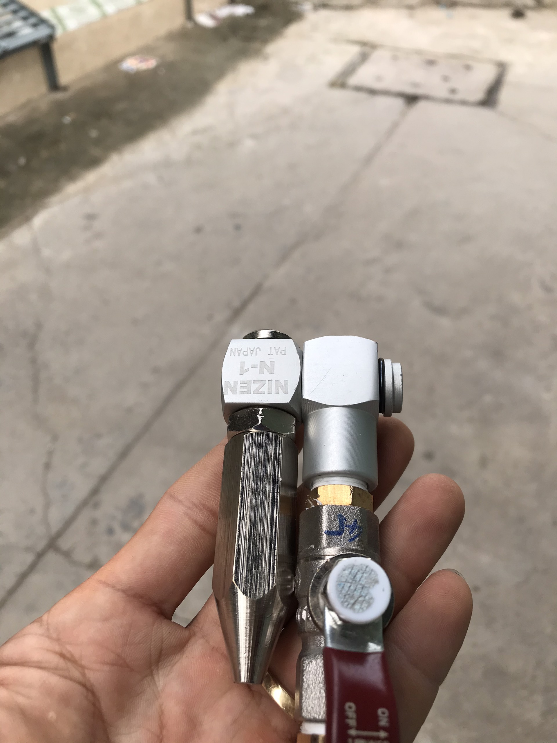 [HCM]  Combo đầu xịt vệ sinh máy lạnh xoay 360 độ ( Lắp đặt hoàn chỉnh )