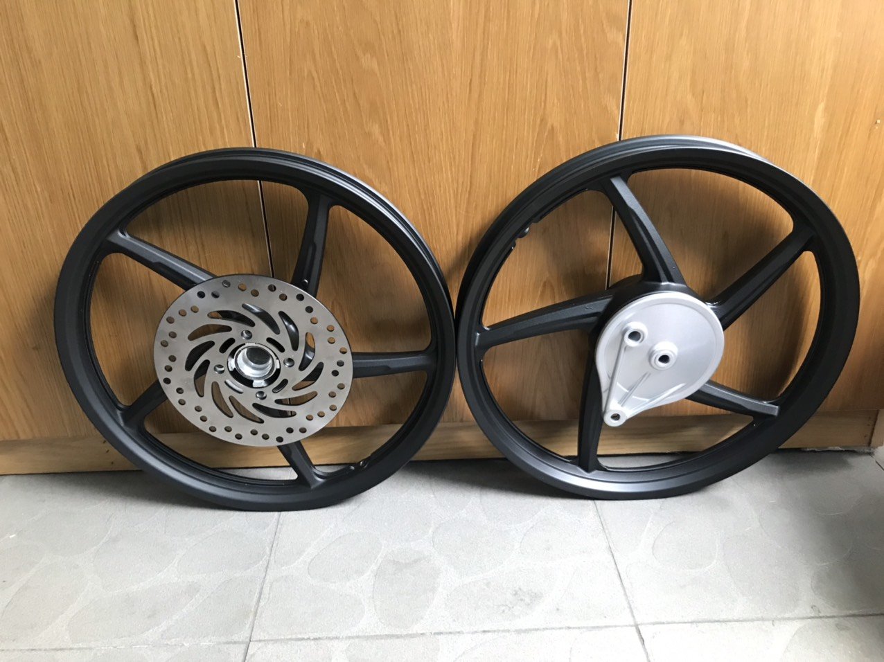 MÂM VÀNH ĐÚC FUTURE X FI(ĐĨA BẰNG ĐIỆN TỬ) VÀ MÂM FUTURE NÉO FI(GT) ĐIỆN LÕM ĐIỆN TỬ GẮN ZIN THEO XE KHÔNG CHẾ CHÁO