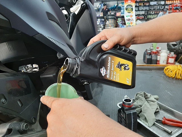 Nhớt fuchs silkolene scoot sport 4 5w40