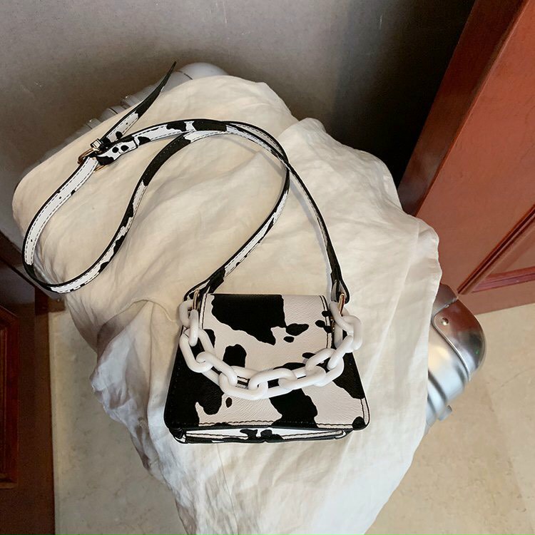 [HCM]Túi xách đeo chéo nữ mini bò sữa phối xích nhựa