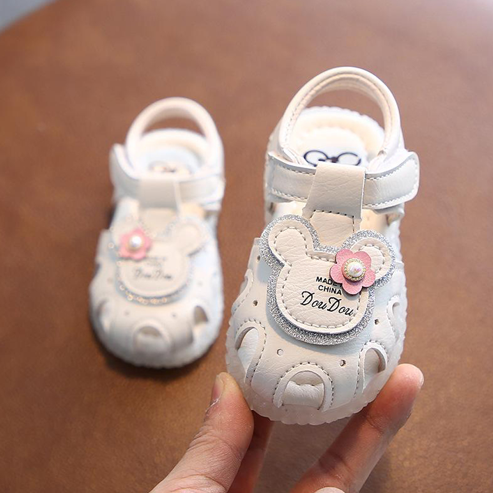 Giày sandal bít mũi cho bé gái hình micky siêu dễ thương