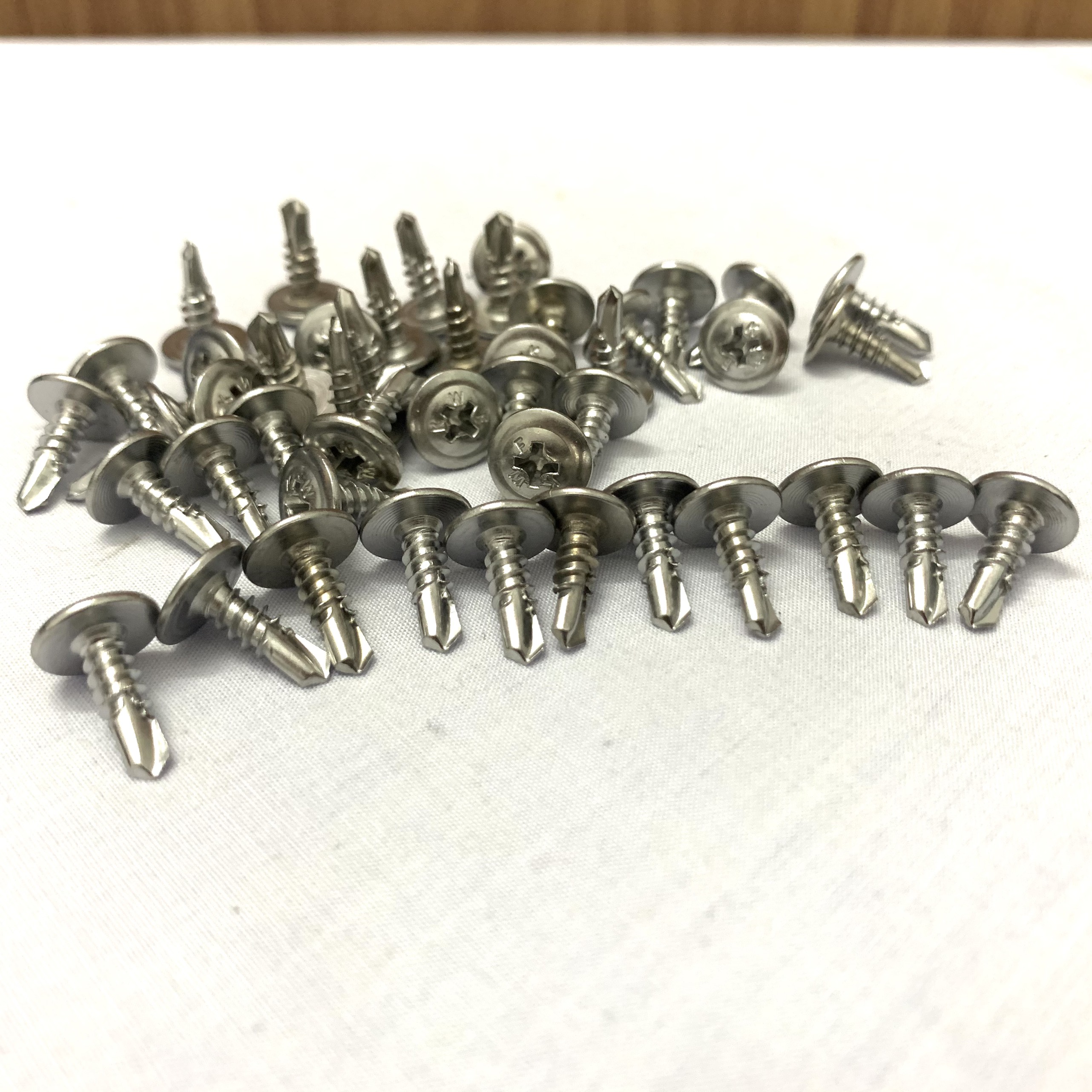 100 gam vít tự khoan inox 304 đầu lồi phi 4 các độ dài