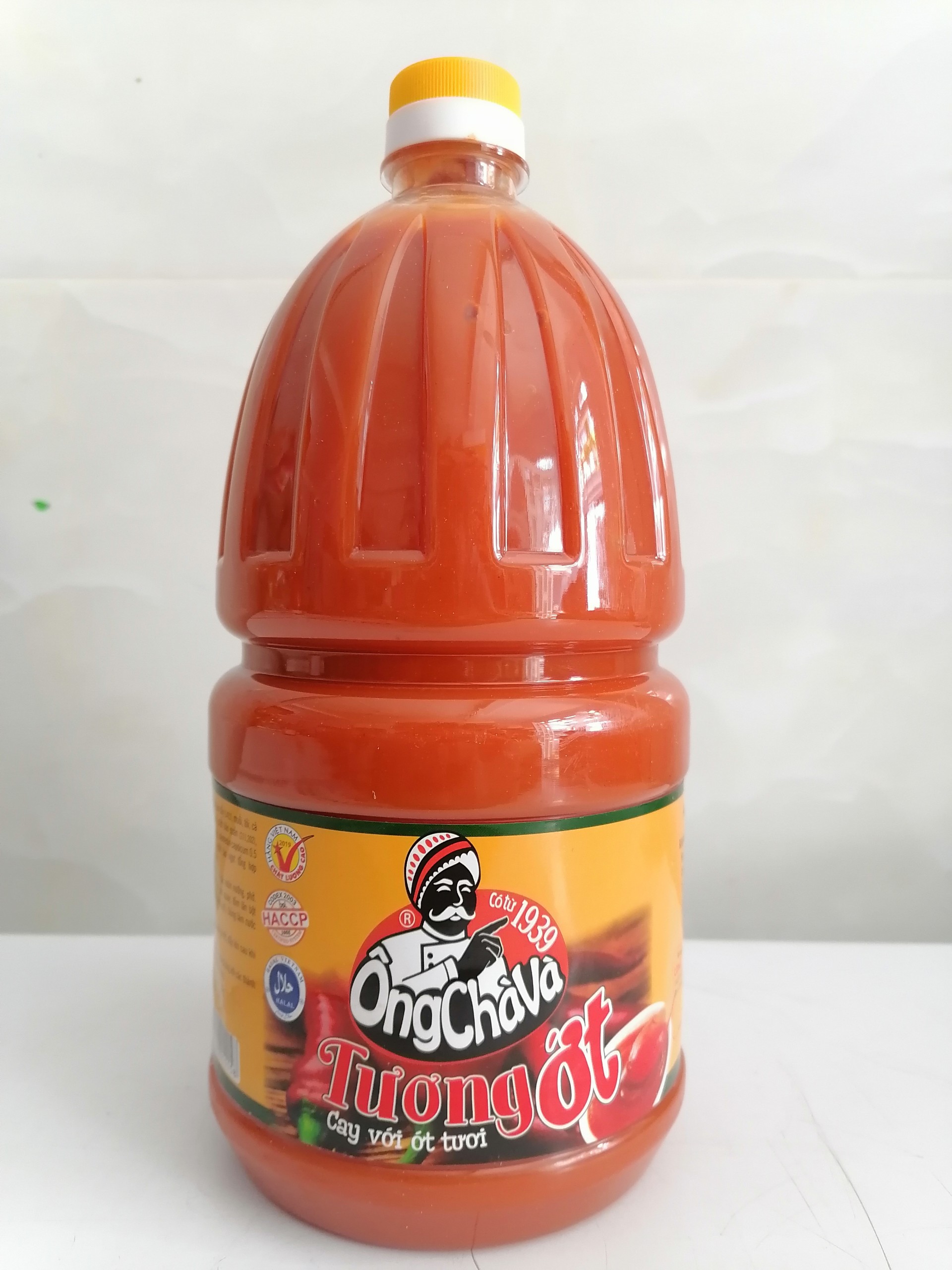 [BÌNH 2 Kg] TƯƠNG ỚT (Cay với ớt tươi) [VN] ÔNG CHÀ VÀ Chilli Sauce (halal)