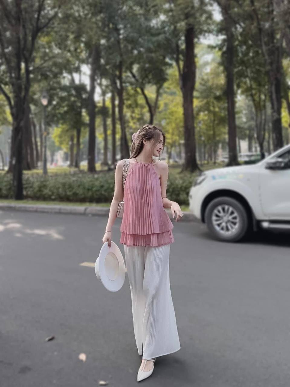 Set áo cổ yếm hồng - trắng + quần suông 9 tấc dập ly trắng