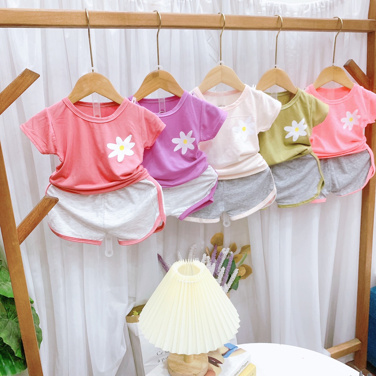 Bộ cọc tay hoa cúc dễ thương cho bé gái