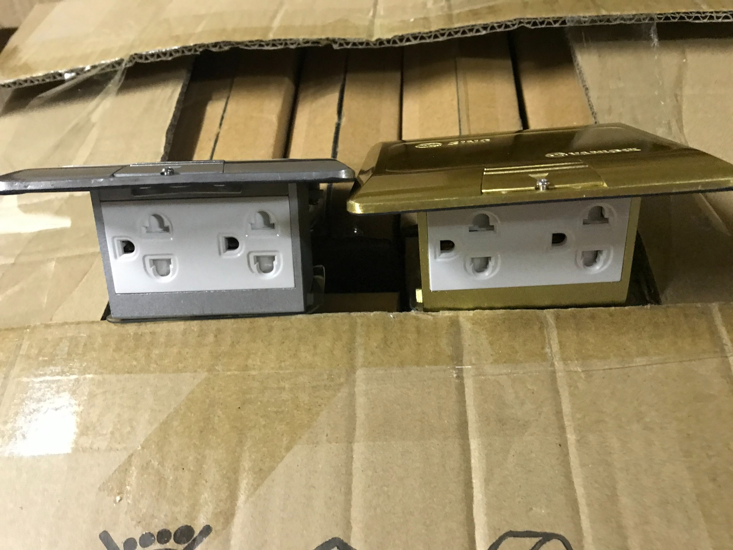 Bộ ổ cắm âm sàn đôi 3 chấu Sino ( S18CCUE2 + modul )