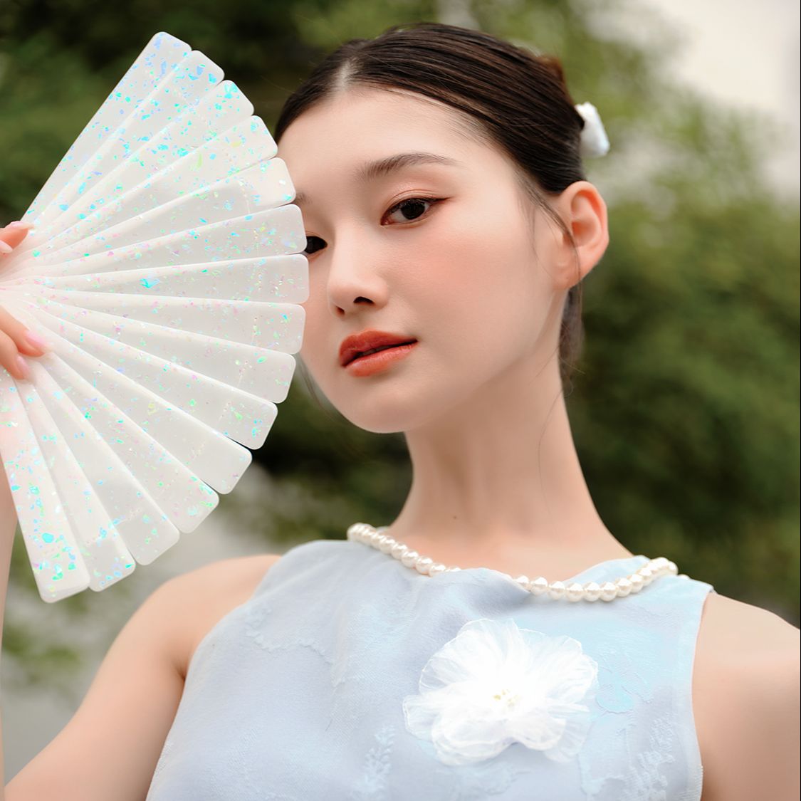 Elara Top & Skirt - Set Áo Ba Lỗ Form A & Chân Váy Bút Chì Thiết Kế Veo's Nữ Chất Tơ Hoa Chìm Thanh Lịch Màu Trắng, Xanh