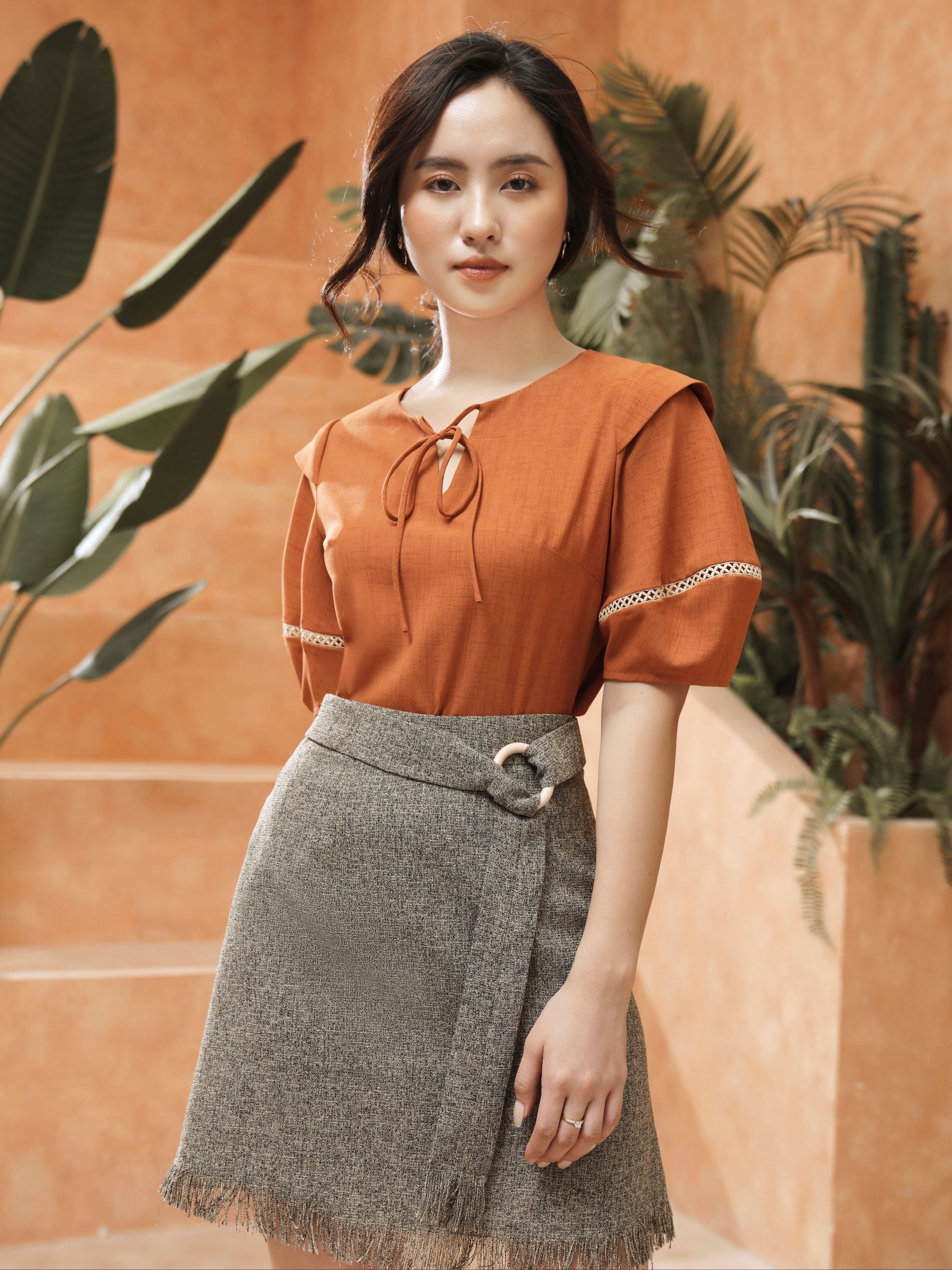 Her 25 - Áo cổ mở tay bồng pha ren cam