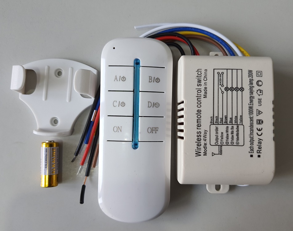 Công tắc điều khiển từ xa không dây 4 kênh 800W LOẠI TỐT sóng RF 315Mhz xuyên tường rf 4 cổng tặng đế treo điều khiển và pin