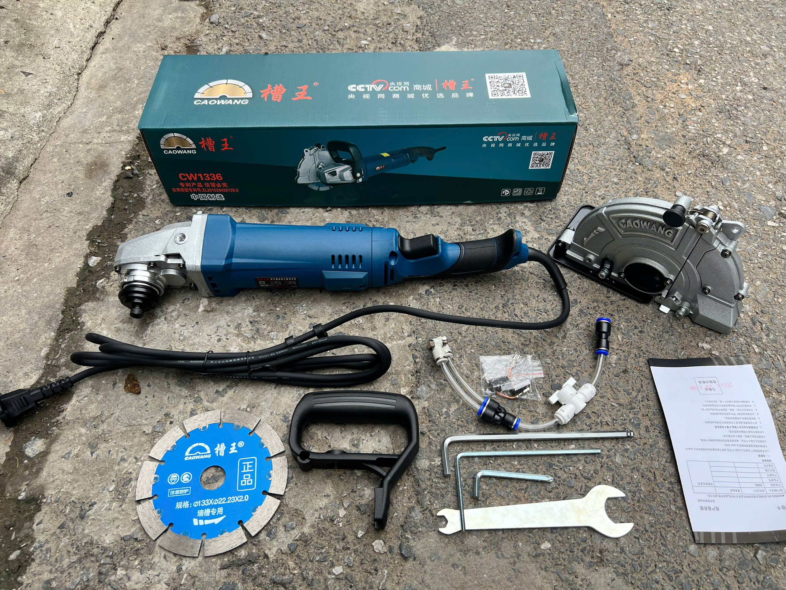 Máy cắt rãnh tường 1 lưỡi Caowang CW1336 bản nâng cấp có thể lắp lưỡi 156,Công suất: 1800W,Tốc độ vòng quay: 7500v p