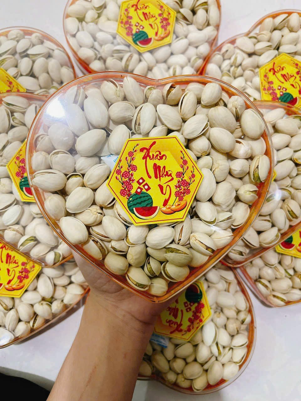 Hạt dẻ cười khay tết trái tim 250~gam