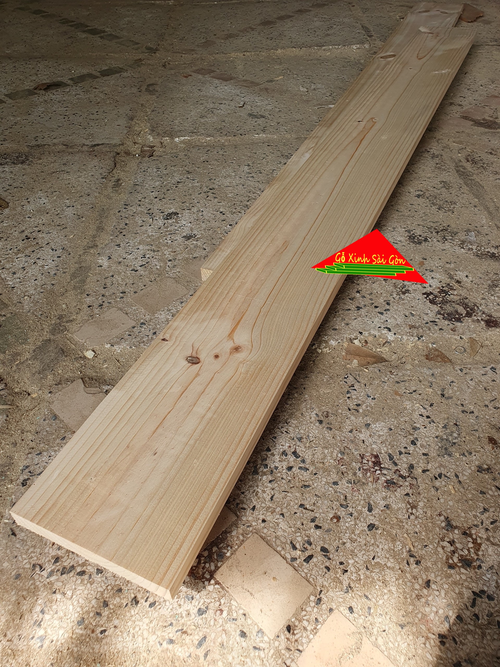 Tấm gỗ thông rộng 15cm,dài 1m5,dày 2cm được bào láng 4 mặt thích hợp làm đóng giường pallet, kệ sách,tủ sách,ốp tường