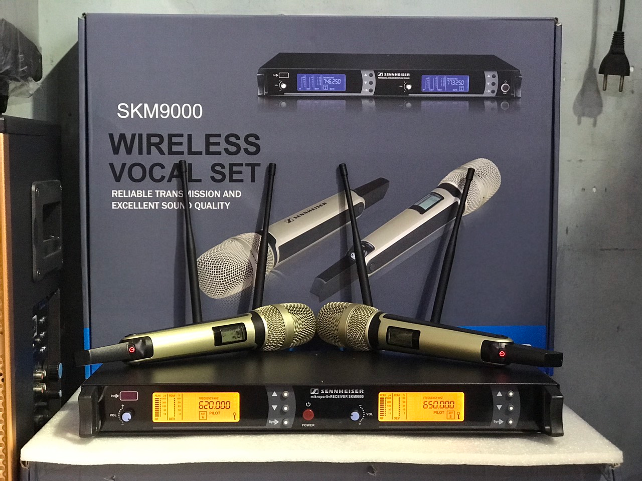 [HCM]Nơi bán Micro không dây Sennheiser SKM-9000 giá rẻ Mua Micro không dây thanh lí còn zin new chưa bóc tem kết nối Phù hợp với nhiều loại phụ kiện