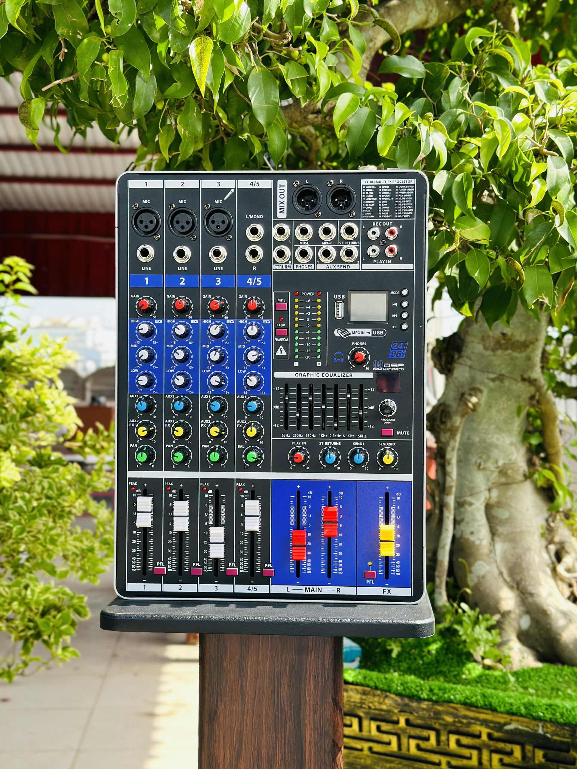  Tặng dây hoa sen Mixer M4 Plus 100 Chế Độ Cực Phẩm Cực Hay Bộ Trộn Âm Thanh Cao Cấp Chuyên Hát Livestream Karaoke Gia Đình 