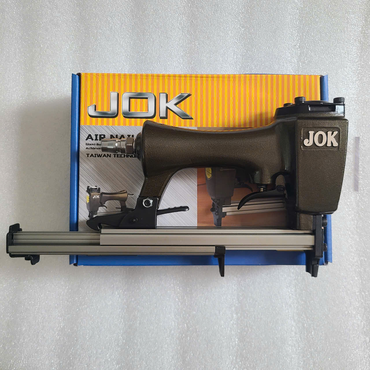 Bộ dụng cụ xây dựng - máy bắn đinh bọc yên xe , gói giỏ quà jok 1013j, dùng đinh thăng