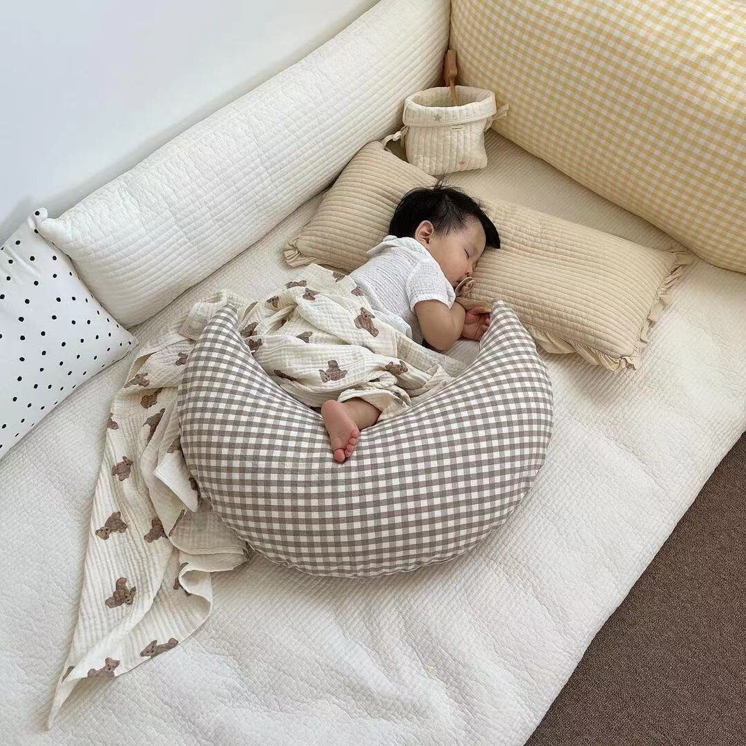 Gối ôm mặt trăng đa năng kiêm gối chặn và gối gác chân cho bé | gối ôm cho bé sơ sinh