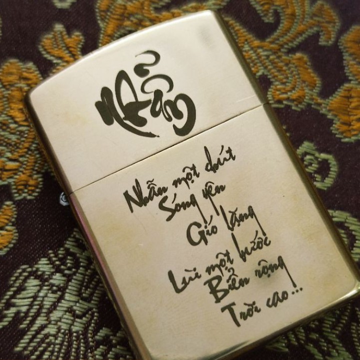 Bật lửa Zippo Đồng nguyên khối chữ Nhẫn thư pháp