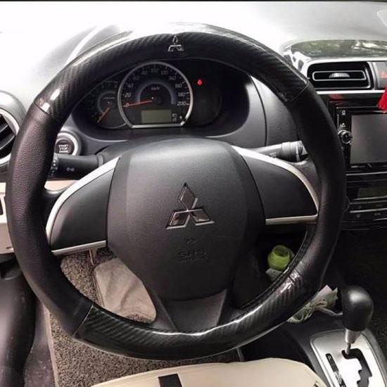 Bọc vô lăng da phối vân carbon 4S model 2019 có gờ để tay đầy đủ thương hiệu xe hơi