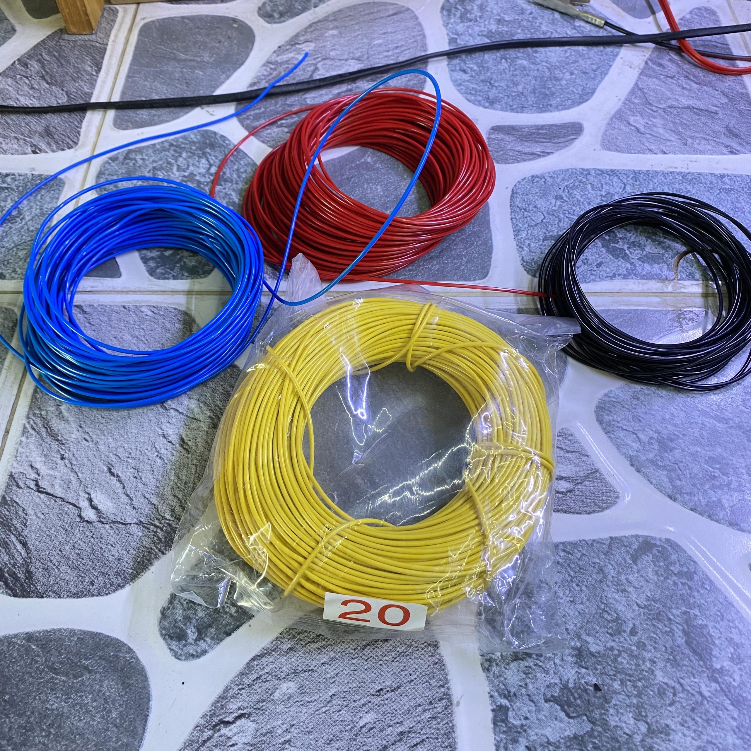 Dây điện xe máy 20 lõi đồng 0.5mm
