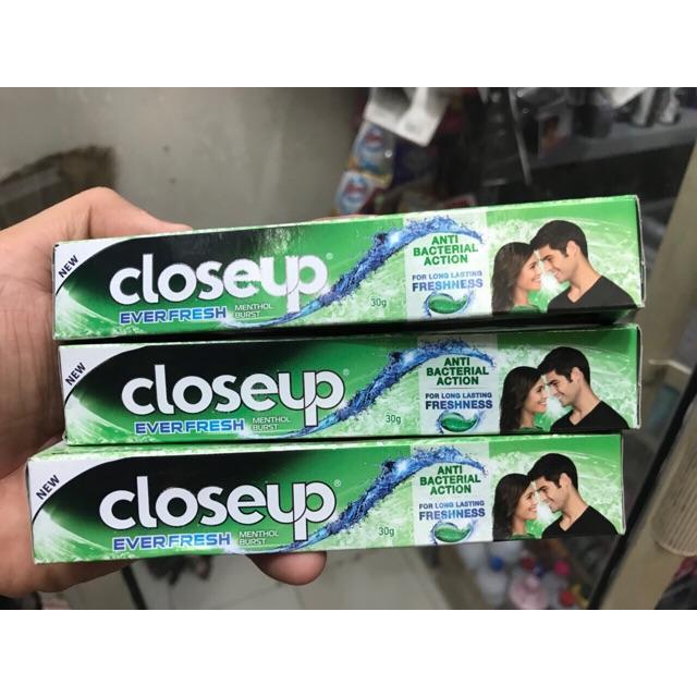 Combo 10 Tuýp kem đánh răng Closeup Bạc Hà 30g Mini