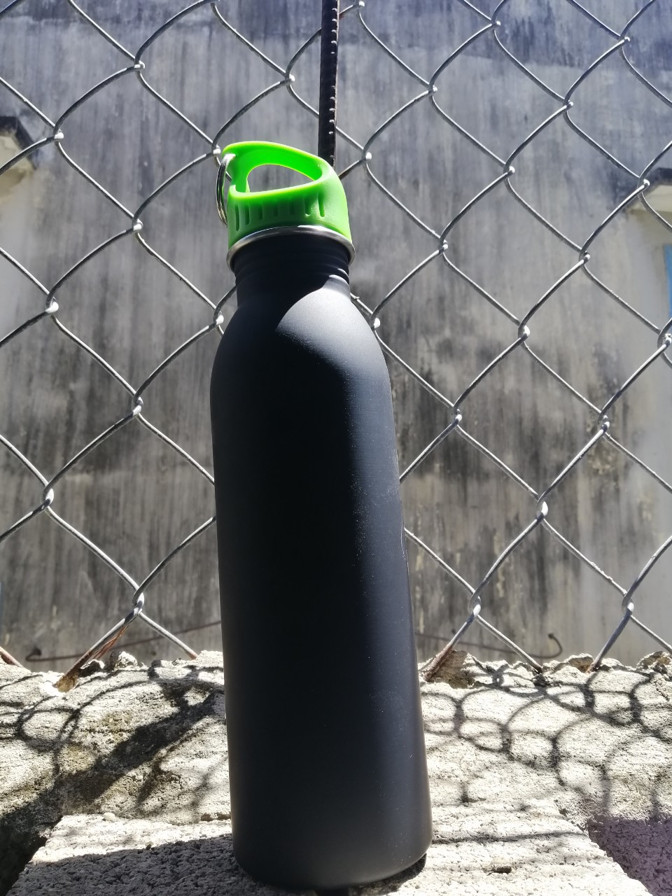 Bình Nước Nhôm 700ml XANH RÊU NHÁM Kiểu Dáng Thể Thao, Có Móc Treo