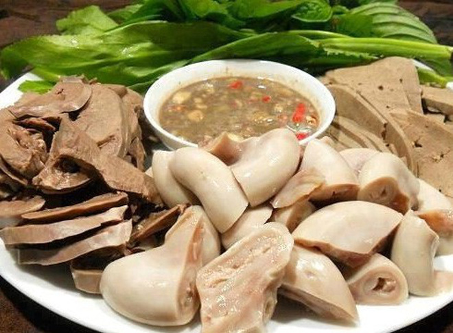 Lòng heo chín Cô Thúy, chợ Nguyễn Văn Trỗi