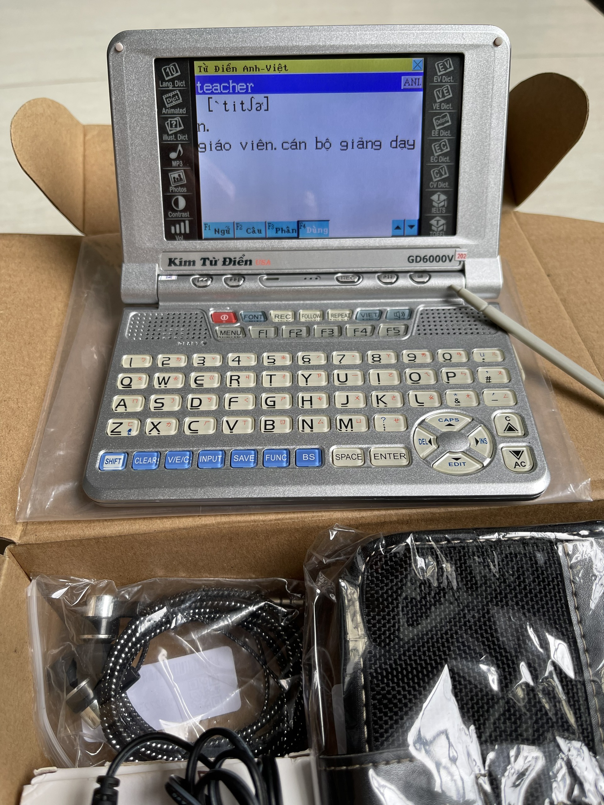 Kim từ điển gd-6000v máy học luyện thi ielts, toefl,toiec, tra từ vựng, học ngữ pháp, học đàm thoại. . máy mới 100%