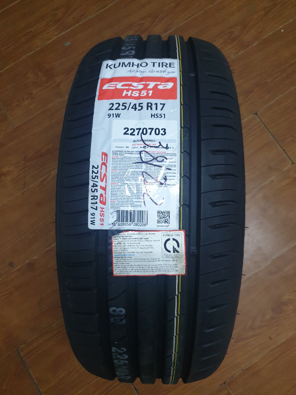 Lốp kumho 225/45r17 hs51 vn