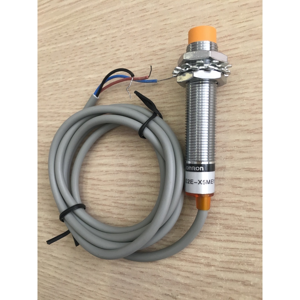Cảm biến sắt từ phi 12 npn no e2e-x5me1