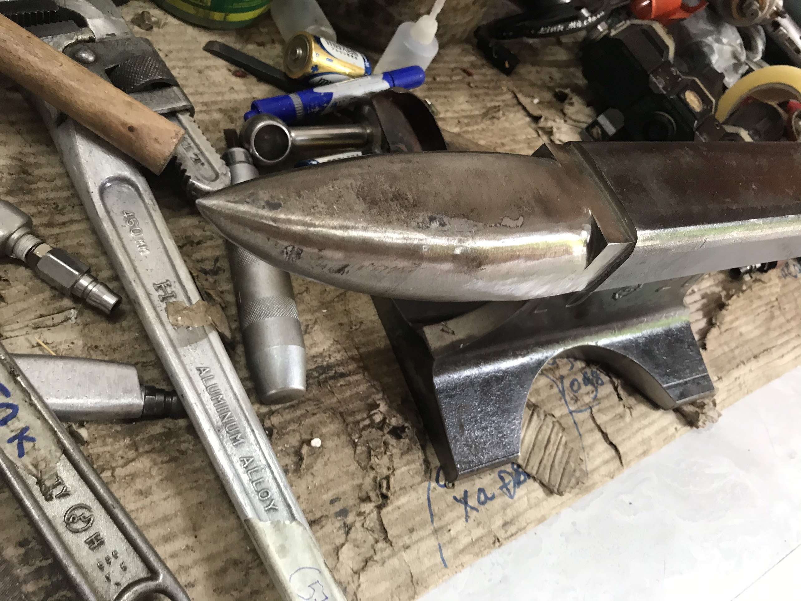 ĐE RAY TÀU CƠ KHÍ SỊN SÒ - NẶNG 18KG DÀI 40CM CAO 18CM MẶT ĐE 6 CM