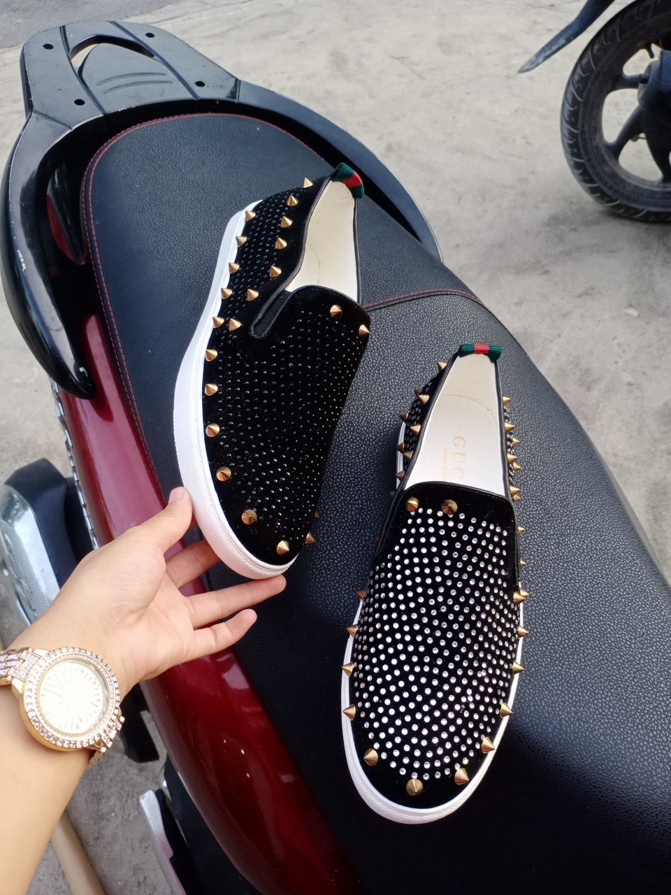giầy lười nam guccci đinh đính đá cườm chắc chắn giầy khâu full đế scao cấp màu đen