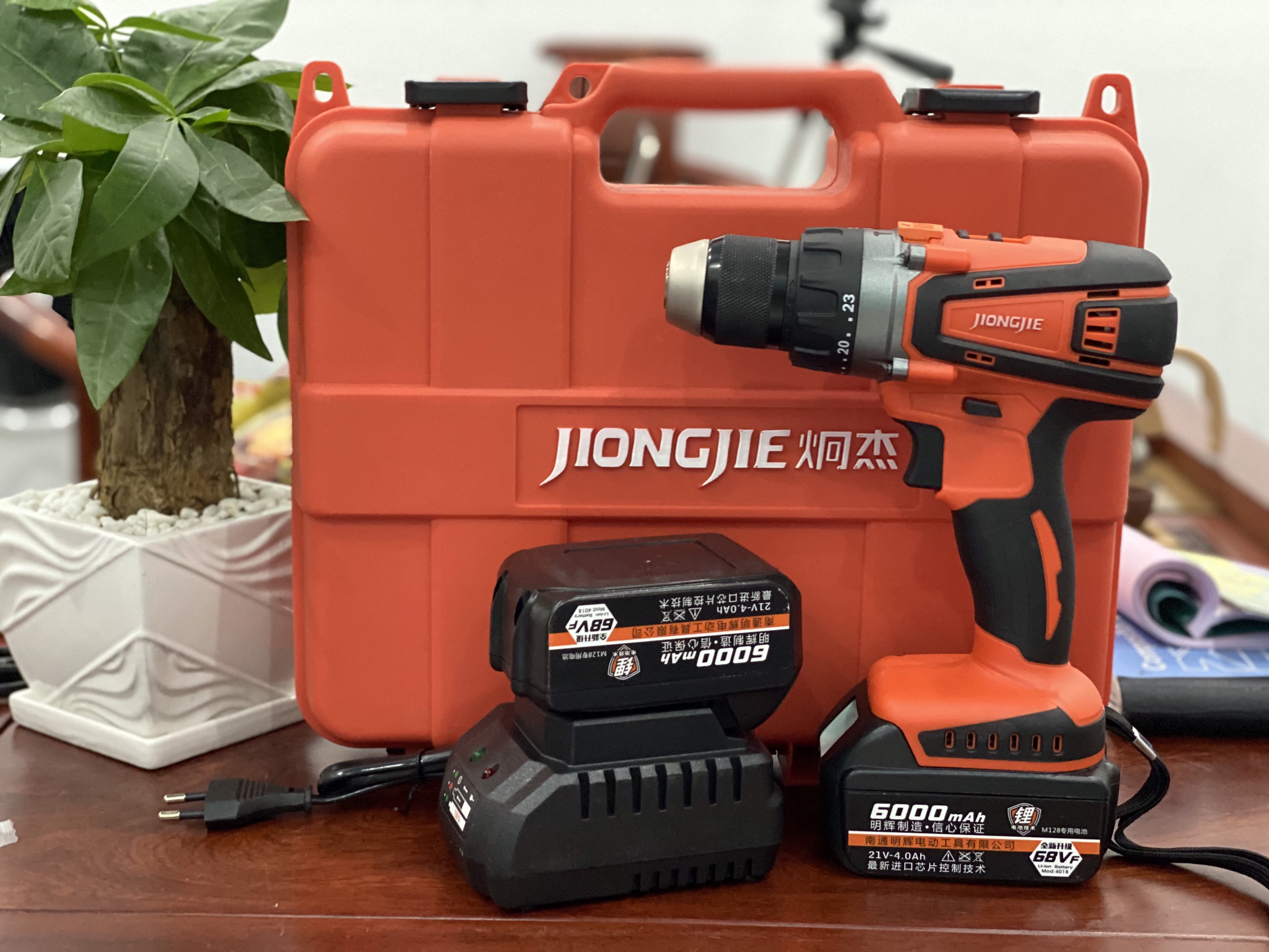 Máy khoan pin nội địa jiongjie đầu kẹp 13ly sắt