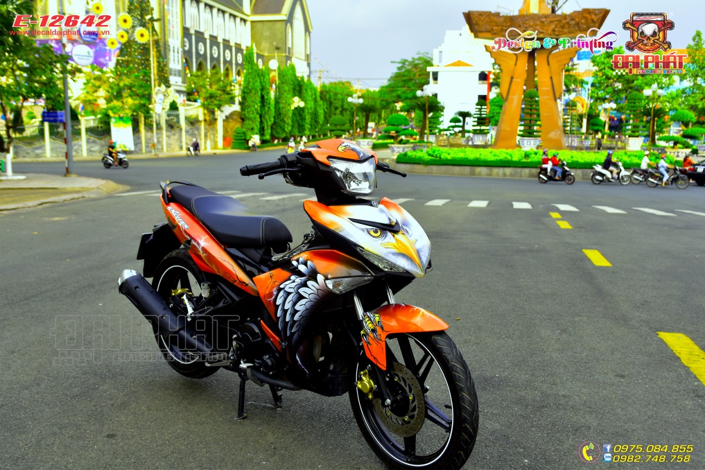 Tem trùm xe exciter 150 đại bàng cam đen