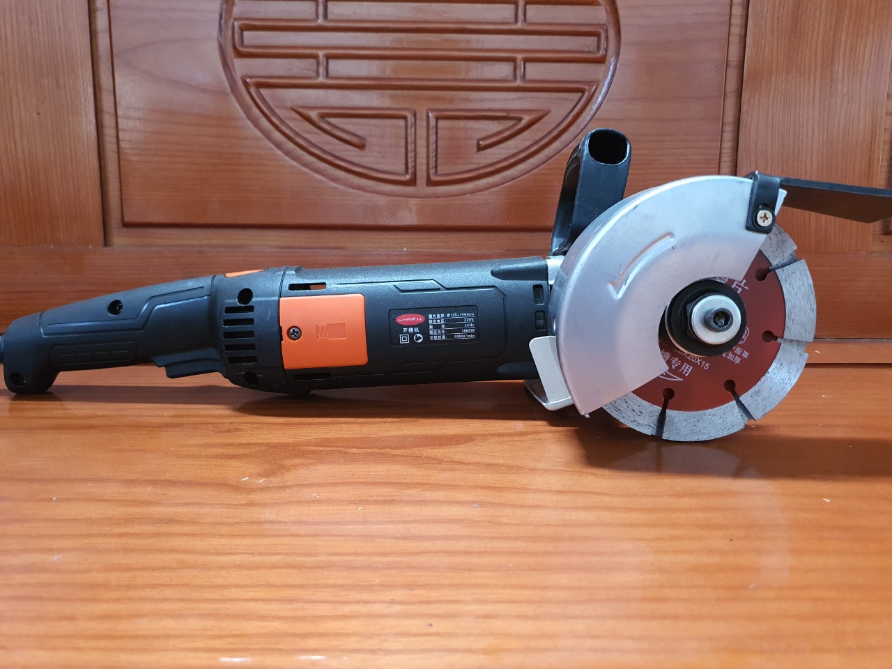 Máy cắt rãnh tường 2- 5 lưỡi gewang, tặng kèm 2 lưỡi theo máy